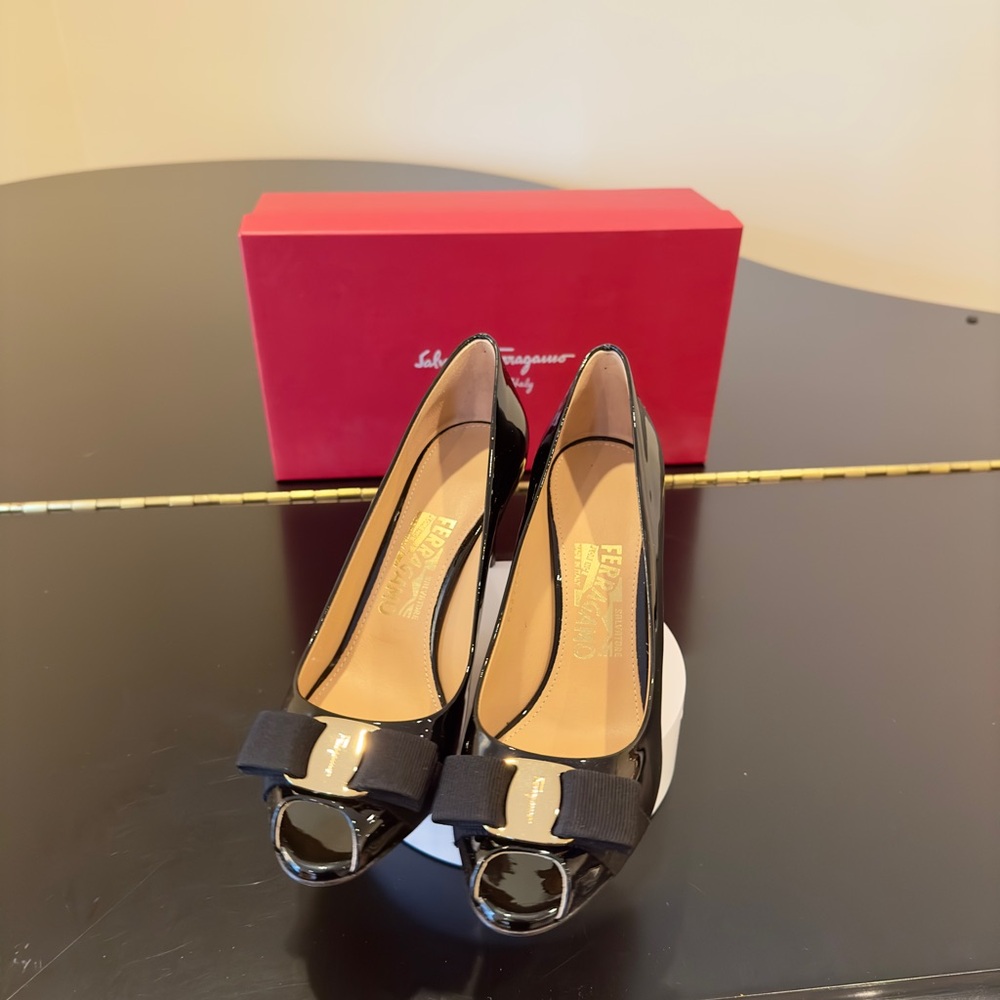 Salvatore Ferragamo NWT Luxury Party Classic RARE Authentic Black Patent Pumps - Picture 10 of 17